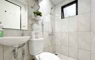 Toilet Kamar 5 Larisa Homestay Syariah