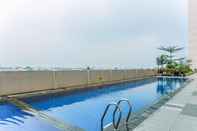 Kolam Renang Homey Studio Apartment at 10th Floor Margonda Residence 5 By Travelio