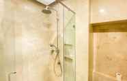 In-room Bathroom 4 Great Choice and Elegant 2BR Apartment at Capitol Suites By Travelio