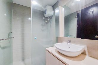 客房浴室 4 Simply and Modern Studio Apartment at Casa de Parco By Travelio