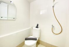 ห้องน้ำภายในห้อง 3 Modern Design and Cozy Studio Apartment at Bassura City By Travelio