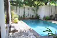 Kolam Renang Villa Bristol