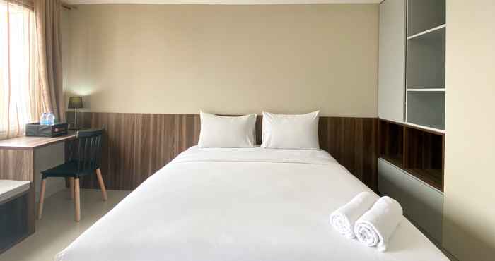 Kamar Tidur Well Furnished and Cozy Studio Apartment at Gateway Park LRT City Bekasi By Travelio