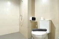 Toilet Kamar Well Furnished and Cozy Studio Apartment at Gateway Park LRT City Bekasi By Travelio