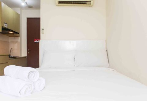 침실 Homey and Comfort Studio Apartment at Tifolia By Travelio
