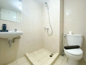 客房浴室 4 Restful Studio Room at Springlake Summarecon Apartment near Mall By Travelio