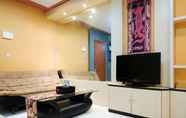 Ruang untuk Umum 3 Homey and Cozy Living 2BR at East Coast Residence Apartment By Travelio