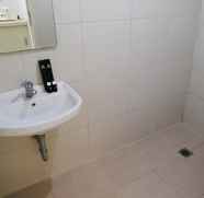 Toilet Kamar 3 Good Studio Apartment Connected to Mall at Orchard Supermall Mansion By Travelio