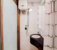 In-room Bathroom 3 Comfort Design Studio Full Furnished at Sky House BSD Apartment By Travelio