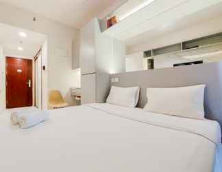 Bedroom 2 Comfort Design Studio Full Furnished at Sky House BSD Apartment By Travelio