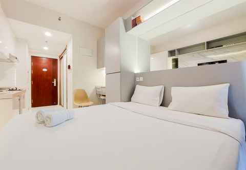 Bedroom Comfort Design Studio Full Furnished at Sky House BSD Apartment By Travelio