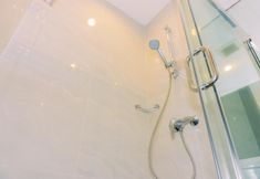 객실 내 욕실 3 Homey and Minimalist Studio Room Apartment at GP Plaza By Travelio