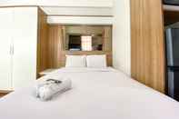 Kamar Tidur Modern Look and Warm Studio Apartment at Vasanta Innopark By Travelio