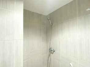 In-room Bathroom 4 Modern Look and Warm Studio Apartment at Vasanta Innopark By Travelio