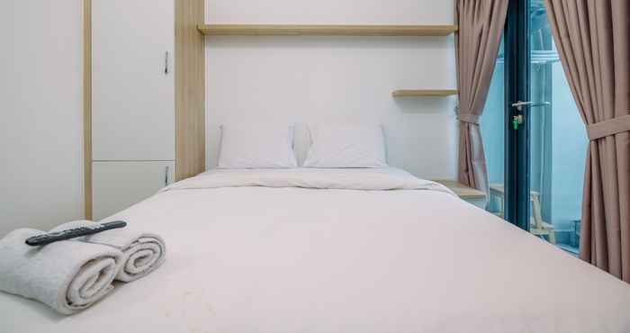 Bedroom Warm and Comfort Studio Room Apartment at Sayana Bekasi By Travelio