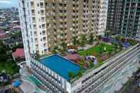 Exterior Good Deal and Comfy 1BR Apartment at Vida View By Travelio
