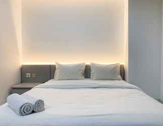 Kamar Tidur 2 Modern and Comfort Design Studio Room Apartment at West Vista By Travelio