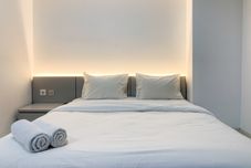 Bedroom Modern and Comfort Design Studio Room Apartment at West Vista By Travelio