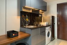 Common Space Modern and Comfort Design Studio Room Apartment at West Vista By Travelio