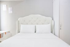 침실 Simply and Cozy Living Studio Apartment at Tokyo Riverside PIK 2 By Travelio