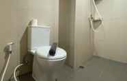 Toilet Kamar 3 Fancy Studio at Gateway Park LRT City Bekasi Apartment By Travelio