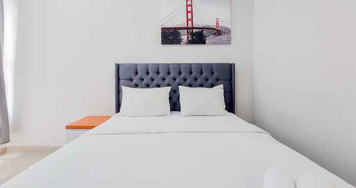 Bedroom Modern Look and Cozy Studio Apartment at Transpark Bintaro By Travelio