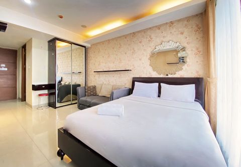 Bedroom Warm and Cozy Studio Apartment at Dago Suites By Travelio