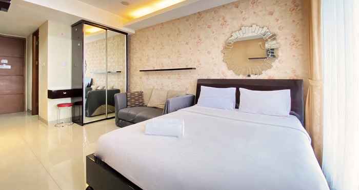 Bedroom Warm and Cozy Studio Apartment at Dago Suites By Travelio