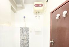In-room Bathroom 5 Nice 2BR at Gateway Ahmad Yani Cicadas Apartment By Travelio