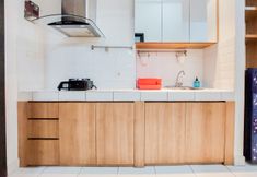 Common Space 2 Warm and Homey Studio Room Apartment at Casa de Parco By Travelio