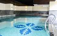 Swimming Pool 4 Cozy 1BR Apartment at Tamansari La Grande By Travelio