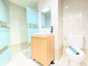 In-room Bathroom 4 Cozy 1BR Apartment at Tamansari La Grande By Travelio