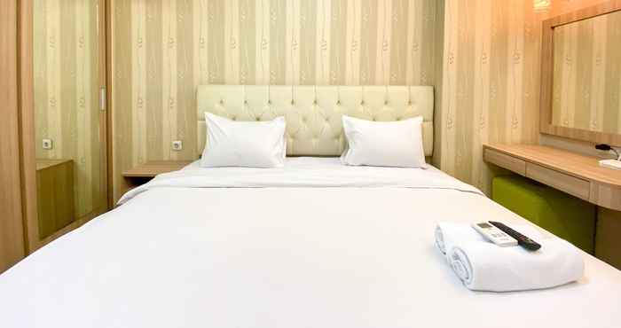 Bilik Tidur Cozy and Comfy Studio Apartment at Bassura City By Travelio