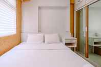 Bilik Tidur Nice and Elegant 2BR Apartment at Green Pramuka City By Travelio