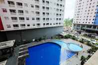 Swimming Pool Nice and Elegant 2BR Apartment at Green Pramuka City By Travelio