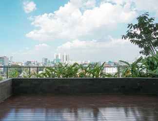 Lobi 2 Elegant and Comfy 2BR Apartment with Private Lift at Menteng Park By Travelio