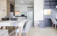 Ruang untuk Umum 4 Elegant and Comfy 2BR Apartment with Private Lift at Menteng Park By Travelio