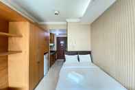 Bedroom Cozy Studio Room Apartment at Galeri Ciumbuleuit 1 By Travelio