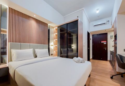 Bedroom Simply Look and Comfort Studio Room Apartment at Casa de Parco By Travelio