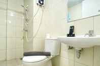 Toilet Kamar Elegant and Comfy 2BR Apartment at Springlake Summarecon Bekasi near Summarecon Mall By Travelio