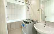Toilet Kamar 6 Fancy and Nice 3BR Apartment at Grand Kamala Lagoon By Travelio