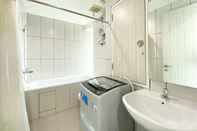 Toilet Kamar Fancy and Nice 3BR Apartment at Grand Kamala Lagoon By Travelio