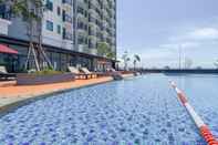 Swimming Pool Nice and Comfort 2BR Apartment at Osaka Riverview PIK 2 By Travelio