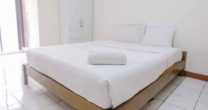 Kamar Tidur Cozy Designed Studio at Gateway Ahmad Yani Cicadas Apartment By Travelio