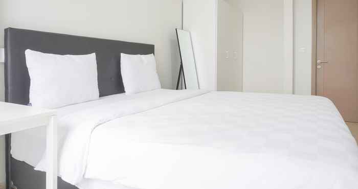 Kamar Tidur Nice and Homey 1BR Apartment at Gold Coast By Travelio