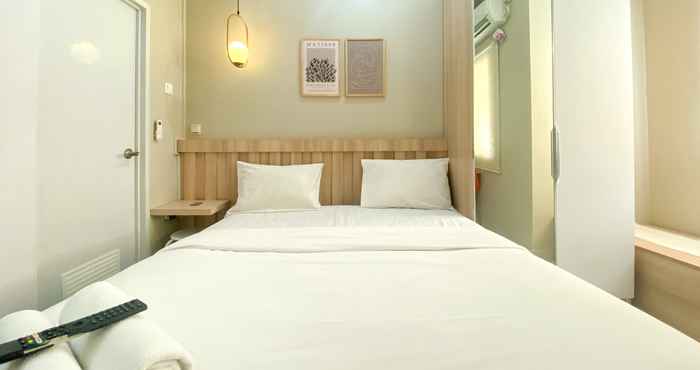 Kamar Tidur Minimalist Studio Apartment at 12th Floor Grand Kamala Lagoon By Travelio