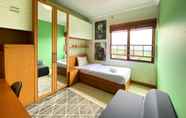 Kamar Tidur 6 Luxury Apartment 3BR at Grand Setiabudi By Travelio