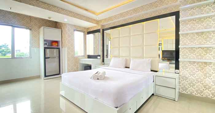 Kamar Tidur Spacious Studio Apartment at Sudirman Suites Bandung By Travelio