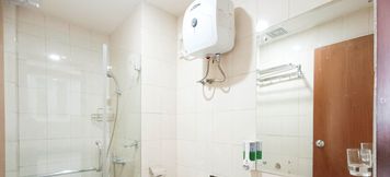 In-room Bathroom 6 Comfort and Homey 1BR at Vida View Makassar Apartment By Travelio