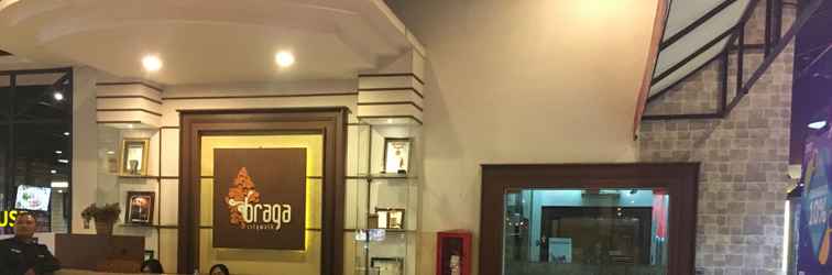 Lobby Cozy 1BR Apartment at Braga City Walk By Travelio